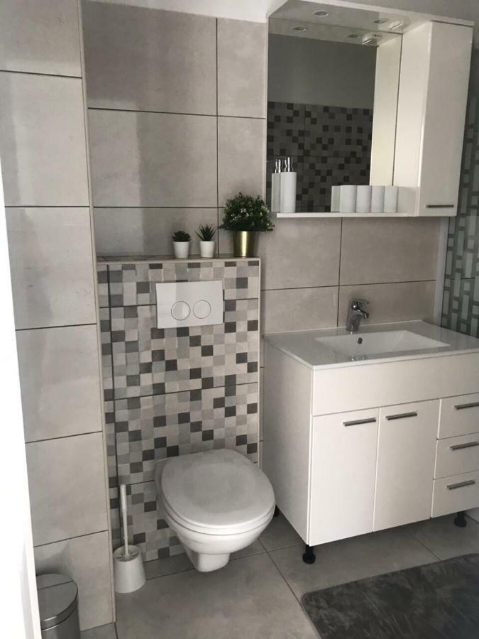 Apartment Nelany *