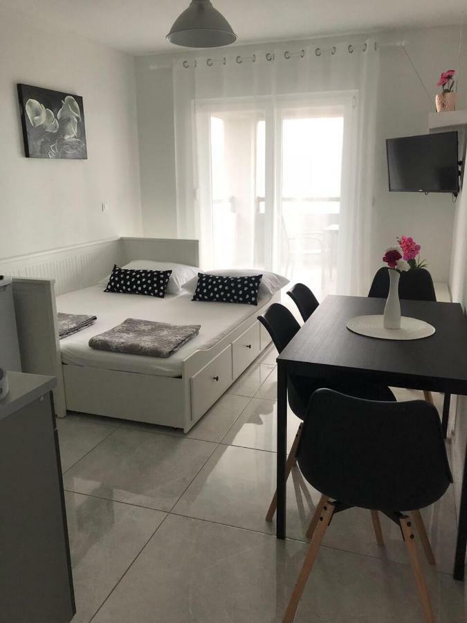 Nelany Apartment