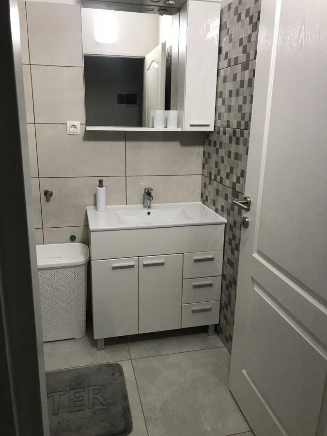 Apartment Nelany *